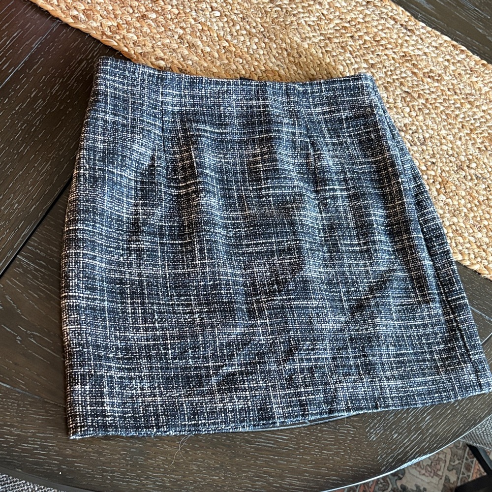 H&M Black and White Tweed Mini Skirt - Size 4